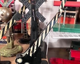 Pre-War O Gauge - Lionel - SOME OF THE TRAINS AND PARTS MAY BE SOLD