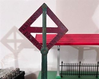 Pre-War O Gauge - Lionel - SOME OF THE TRAINS AND PARTS MAY BE SOLD