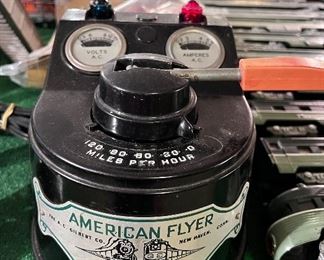 American Flyer - as is - does not run the trains only the lights