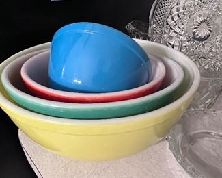 Vtg. Pryex Mixing Bowls - Yellow, Green, Red, Blue