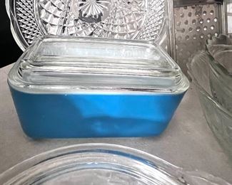 Vtg. Pryex Blue refrigerator dish w/lid
