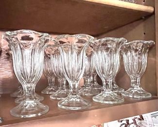 Vtg. Tulip shaped ice cream sundae glasses