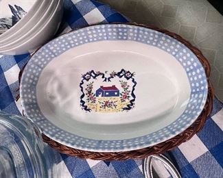 2 sizes - Serving bowls w/wicker tray