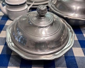 Wilton-Columbia Pa. pewter casserole dish w/lid
