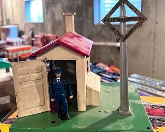 Lionel Prewar #45 Automatic Gatemen - works