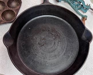 Cast iron 10# fry pan - no name
