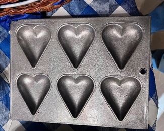 Wilton - Columbia Pa cast iron heart shaped muffin pan