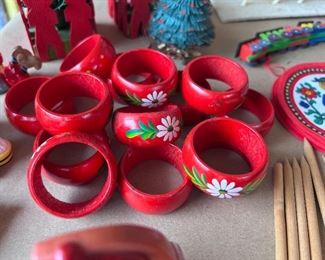 Red w/painted flowers wood Scandinavian napkin rings