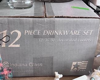 12 Indiana Glass Christmas Holly design and matching bowl