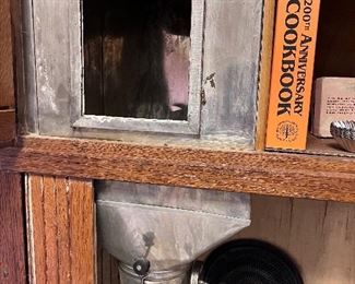 Vtg. Hoosier cabinet w/flour sifter attached