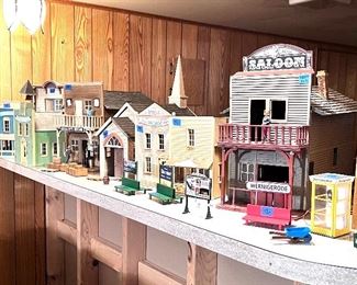 Tons of loose trains - O gauge, G gauge, S gauge, accessories, buliding and more