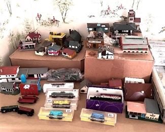 Tons of loose trains - OH gauge accessories, building and more