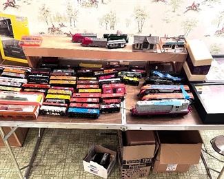 Tons of loose trains - OH gauge accessories, building and more