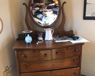 Antique Oak Serpentine Front Chest w/Mirror 