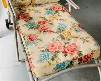 Vintage chaise lounge