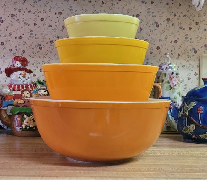 Pyrex Nesting Bowls