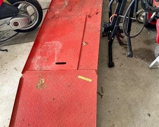 Hydraulic motorcycle ATV repair ramp