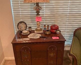 Mahogany 3 drawer chest, antique lamp