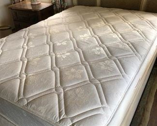 Full size mattress and box spring