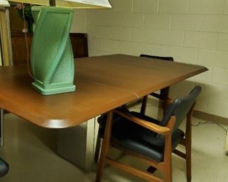 Mid century dining room table...so pretty