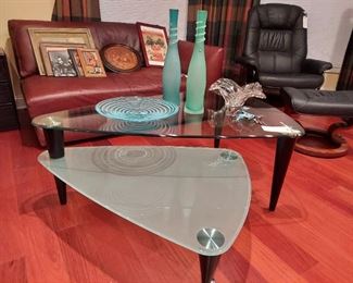 Glass coffee table with swivel 