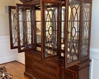China cabinet. Perfect condition 