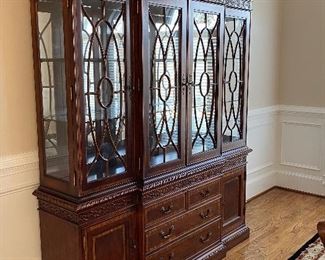China cabinet in perfect condition 