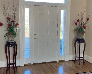 Plant stands 
Planters with artificial plants 