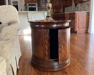 Round drum in table with storage 