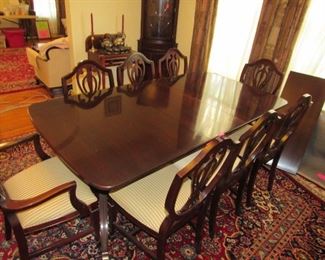 Beautiful Duncan Phyfe table with 8 shield backs and 2 leaves