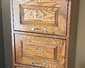 High Quality Excellent 4 drawer Oak Filing Cabinet with key.