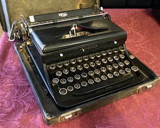 Vintage very clean Royal Portable Typewriter