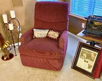 2 of 2 matching Flexsteel Recliners.