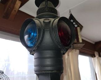 AMAZING 4 SIDED SOLID CAST IRON RAILROAD LANTERN W/ GLASS LENSES!