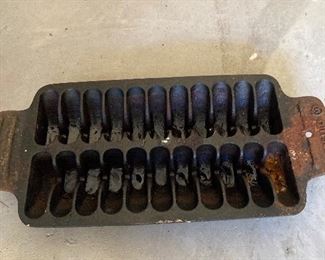 Cast iron shrimp pan