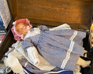 Bahr & Proschild #275 Doll with trunk and Clothing