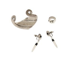 137
A Group Of William Spratling Silver And Onyx Jewelry
1949-1956 and 1964-1967, Third Design Period; Taxco, Mexico
Stamped for William Spratling; Further stamped: [Eagle 30]
Comprising a tapering cuff bracelet tipped with cabochon onyx (6.75" total inner C x 1.5" H, wrist opening: 1.125"), a geometric ring with small cabochon onyx (ring size: 5.75), and a pair of drop onyx-set earrings (each: 2.125" L)

4 pieces
86.0 grams gross
Estimate: $500 - $700