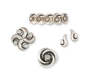241
A Group Of Antonio Pineda Silver And Moonstone Jewelry
Post-1953; Taxco, Mexico
Each stamped with crown mark for Antonio Pineda and 970
Four works:

A star shape brooch with four moonstones
Further stamped: Silver / Hecho en Mexico / [Eagle 17]
2" H x 2" W

A swirl brooch with a central moonstone
Further stamped: [Eagle 208] / JVL / Taxco
1.625" Dia.

A stylized "C" link bracelet set with moonstones and black enamel
Further stamped: Sterling / Silver / Mexico / [Eagle 17] / ZZ805
6.5" L x 1" W

A pair of stone set swirl screw-back earrings
Further stamped: Silver / Hecho en Mexico
1.125" L

5 pieces
151.5 grams gross
Estimate: $1,200 - $1,800