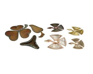 275
A Group Of Los Castillo Mixed-Metal And Inlaid Figural Trays
Third-Quarter 20th Century
Each marked for Los Castillo / Taxco; Further variously marked: Metales Castillo / Hecho en Mexico / Handwrought
Comprising four partitioned avian dishes with inlaid stone eyes, a leaf dish with parrot head, an abstract triform dish, and a large clover dish, 7 pieces
Larger: 1.125" H x 15.5" W x 18" D; Smaller: 0.5" H x 8" W x 7.25" D
Estimate: $500 - $700