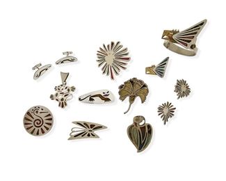 296
A Group Of Los Castillo Silver And Inlaid Feather Jewelry
1959-1965, Taxco, Mexico
Each stamped: Los Castillo / Taxco / [Hecho en Mexico or Made in Mexico]; Each further variously stamped: Sterling / [Eagle 15] / Pluma / 925; Nine stamped: Pluma Azteca
Two groupings:

Nine Pluma Azteca items, consisting of a silver and brass mixed-metal eagle hinged bangle bracelet No. 37 (6.5" total inner C x 2.25" H); a parrot brooch No. 1 (2.375" H x 1.675" W); a butterfly brooch No. 52 (2.625" H x 1.25" W); a flower brooch No. 48 (2.75" H x 2" W); a round bird brooch No. 2 (2" Dia.); a hummingbird brooch No. 4 (3" H x 2.5" W) and matching clip earrings (1.625" H x 1.25" W); a silver jaguar brooch No. 51 (1" H x 2.5" W) with matching jaguar cuff links (0.625"H x 1.625" W)

Two further works comprising a plumed serpent pendant No. 12 (2.5" H x 2.875" W) and a silver and brass mixed-metal eagle headed brooch with stone inlay (1.5" H x 1.75" W

13 pieces
302.8 grams gross
Estimate: $500 - $700