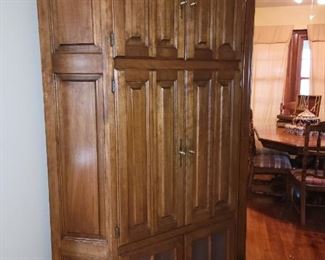 Entertainment armoire
