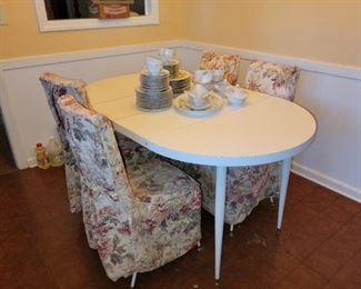 Kitchen table & 4 chairs