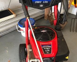 Troy Built 2700 PSI pressure washer 