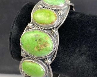 For your consideration is this Vintage 925 Silver Signed Gary Reeves Bracelet, natural stone.  Weighs approx. 80 grams