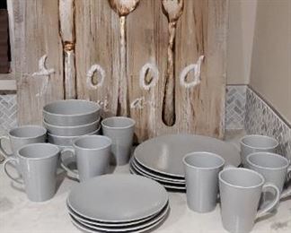 Dish wear and small appliances