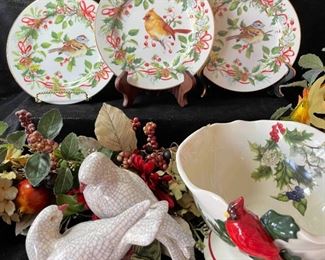 Christmas Cardinal Bowl Spray and Christmas Bird Plates