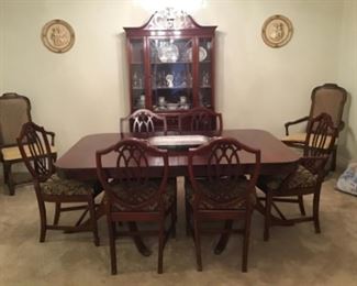 Duncan Phyfe Dining Room Set, very nice