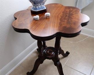 Beautiful Scalloped Edge Antique Accent Table