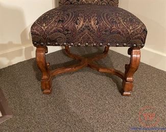 Fine Furniture Design Raylen Vineyards Wine Taster's Pedestal Table with Stanley Furniture Side Chairs