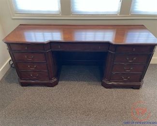 Ellis Line by SLIGH Executive Desk